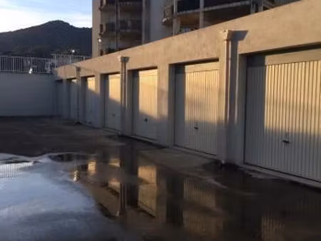 location parking 18 m² à ajaccio (20000)  130 €