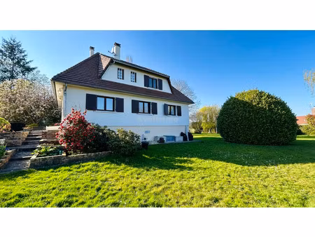 une maison familiale d'exception au cœur d'un écrin de verdure