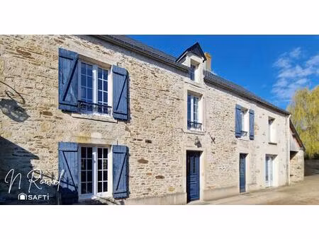 bâtisse en pierre rénovée  150 m²  3 chambres et plus  dépendance.