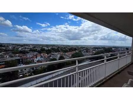 appartement 3 chambres forest  lumineux avec balcon