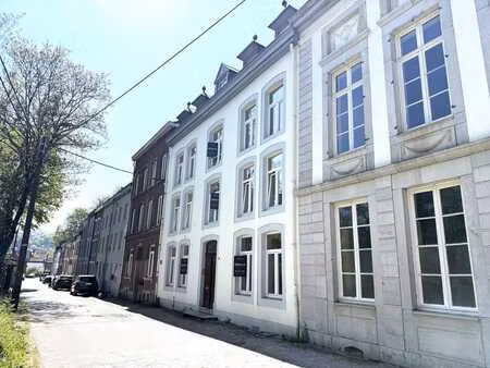 magnifique maison de caractère dans une rue calme