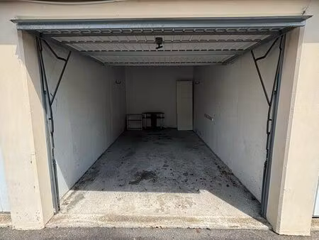 box/parking 12m2 proche gare