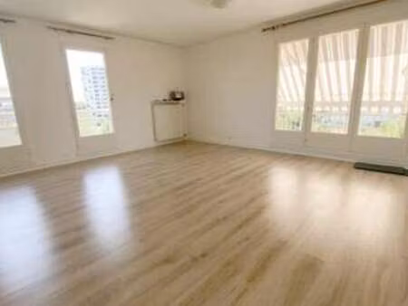 location appartement 4 pièces à angers (49000) : à louer 4 pièces / 73m² angers