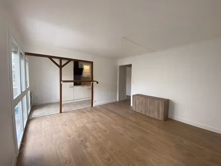 location appartement 2 pièces 56 m² à évry-courcouronnes (91000)  950 €
