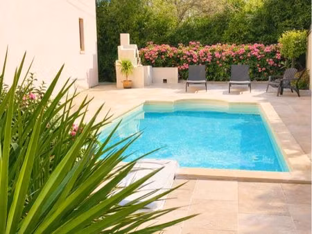 maison ? rénovée avec fort potentiel  deux logements et piscine