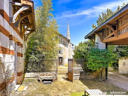 maison 8 pièces 242 m²