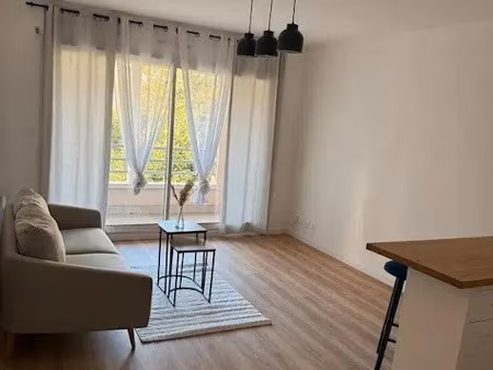 location meublée appartement 2 pièces 42 m² à argenteuil (95100)  1 050 €