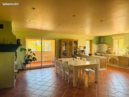 appartement - 6 pièces – 150 m²