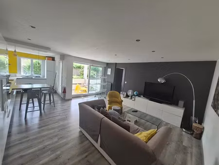 location meublée appartement 3 pièces 73.2 m² à reims (51100)  1 050 €