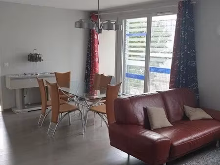 location meublée appartement 4 pièces 85 m² à lille (59000)  1 350 €