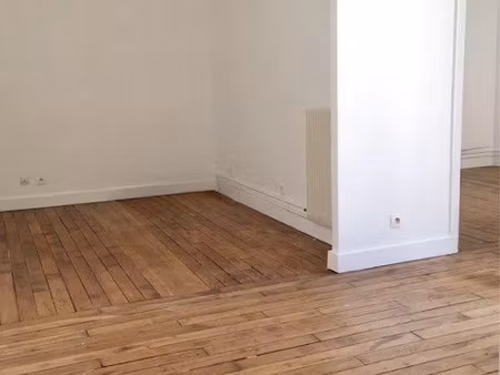 location appartement 2 pièces 43 m² à paris 10ème (75010)  1 340 €