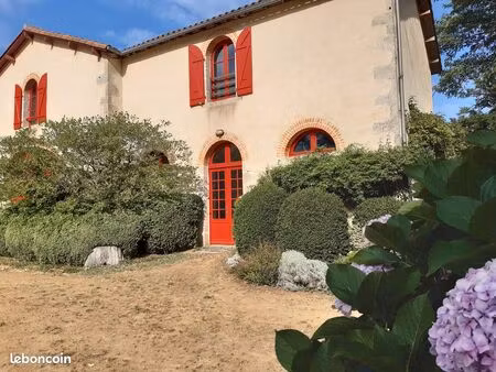 a louer - grand t1 meublé 46m² - domaine historique classé au calme absolu - le pin (49)