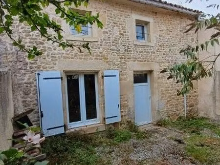 charmante petite maison de bourg - coulonges s/l'autize