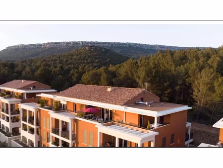 location meublée appartement 4 pièces 87 m² à châteauneuf-le-rouge (13790)  1 462 €