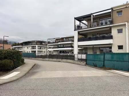 location meublée appartement 3 pièces 67 m² à valleiry (74520)  1 700 €