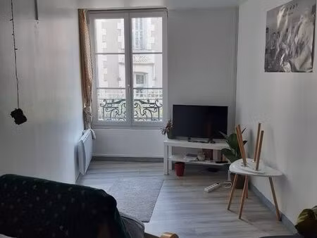 t2 - 30m2 non meublé - poitiers centre - quartier cathédrale / grand rue