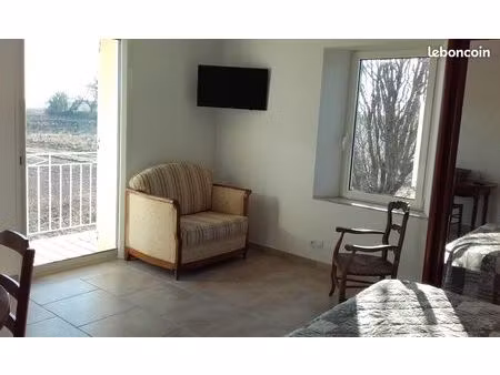 t1 lumineux  meuble + terrasse en campagne