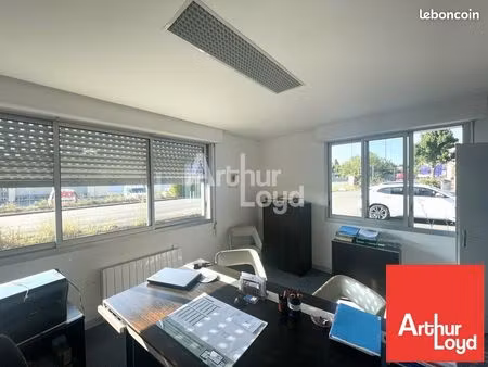 local d'activite 1103 m² poitiers