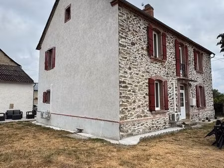 corps de ferme rénové en pierre – 168 m² – 4 chambres – près de 3 hectares – grande grange