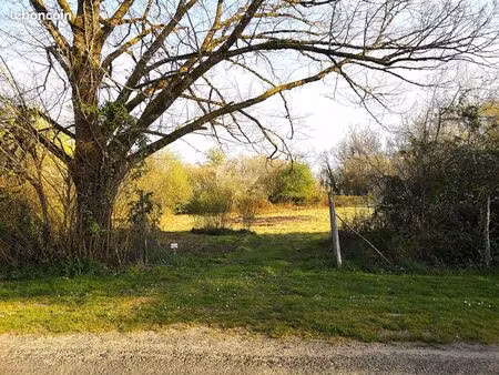 terrain 1892 m² – arboré – calme – mare – cu disponible