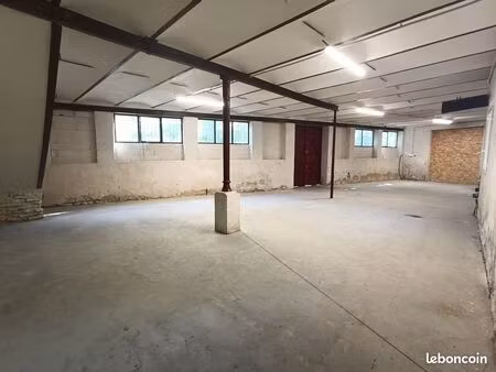 local stockage/atelier au rdc