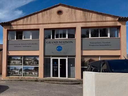 bâtiment professionnel 345m² + appartement 150 m² 6 pièces