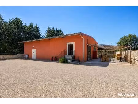 local d'activité / événementiel – 294 m² avec parking privatif