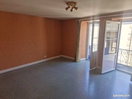 immeuble 187 m² saint-laurent-sur-gorre