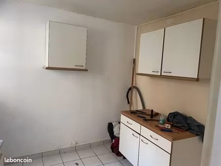 f2 quartier st vincent avec cour