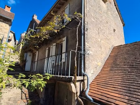 2 maisons dans un petit village avec services