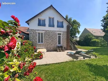 maison de caractère en pierre • 4 chambres • jardin • gare et écoles à pied à moret sur lo