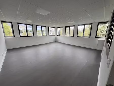 location locaux professionnels 3 pièces 70 m² à meylan (38240)  933 €