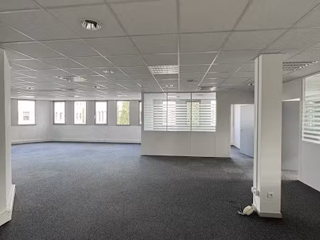 location locaux professionnels 0 pièces 130 m² à bron (69500)  1 300 €