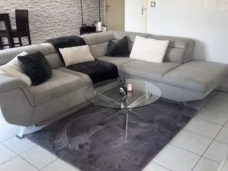 superbe t2 meublé  très lumineux  avec balcon et 2 places de parking – 620 cc