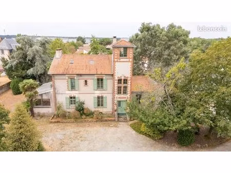 maison 11 pièces 214 m²