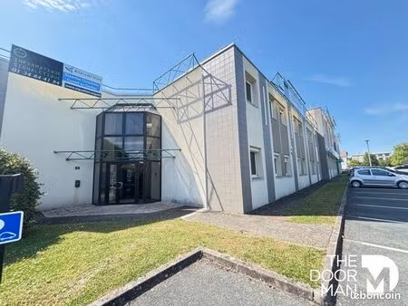 bureau 77 m²