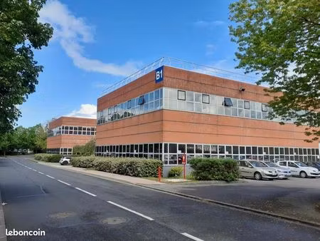 bureaux 734 m² saint-thibault-des-vignes