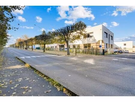 local d'activite 518 m² champs-sur-marne