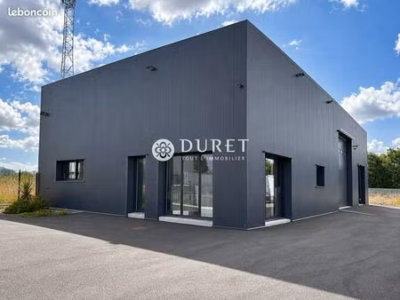 local 370 m² montréverd