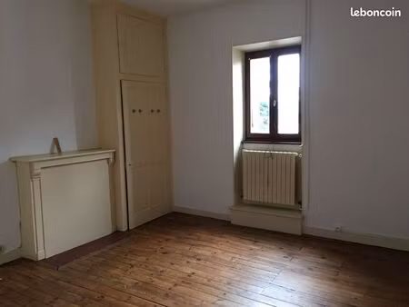t3bis 74m² centre à côté de la mairie