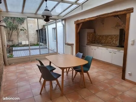 appartement meublé 64m2 t2 centre-ville avec terrasse