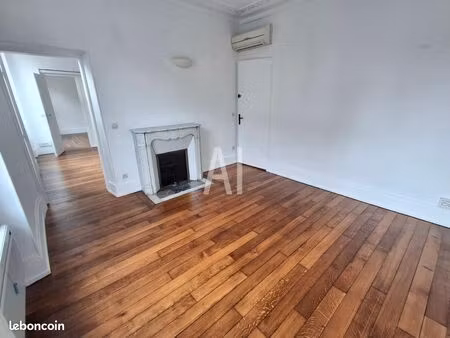 bureau 65 m²