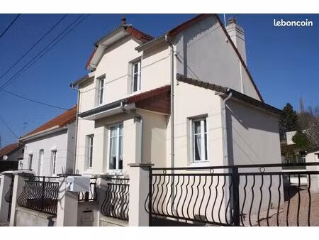 maison individuelle à 200m des étangs dan la vallée de la bresle et 15 minutes de la mer .