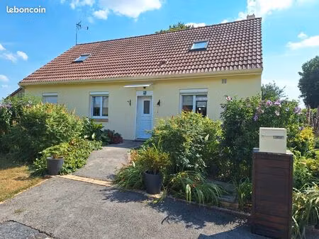 maison se situant dans un lotissement  au calme  en pleine nature. idéal pour vivre en har