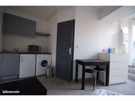 beau studio 14m² + cour 20m² proche citadelle