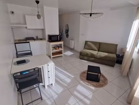 loue appartement studio meublé de 25 m² à fontainebleau-avon  dans une résidence de standi