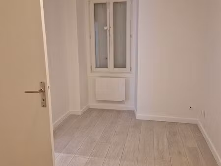 loue f2 plain pied