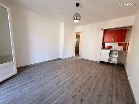 f2 balcon parking à louer de suite melun