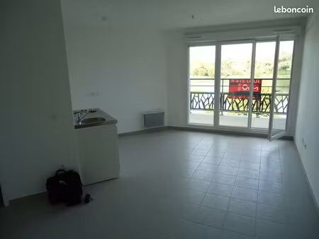 studio avec parking en sous-sol avec balcon vue sur lac - le miroir de l'eau