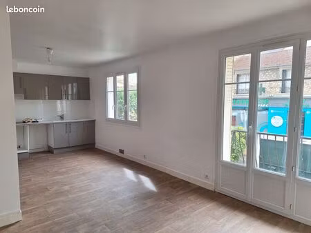 location 3 pieces torcy village